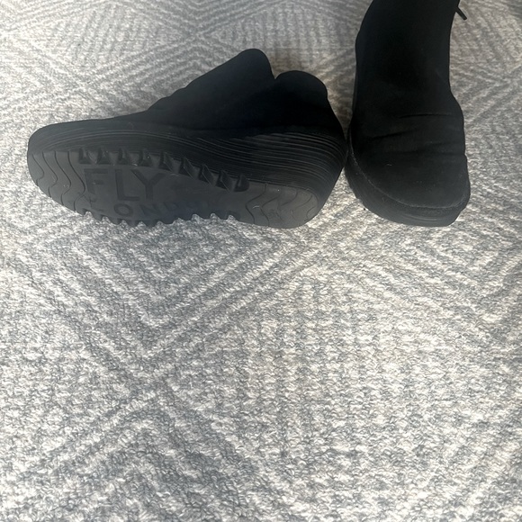 ‼️FLY LONDON NWOT‼️ SUEDE LUX ON TREND WEDGE MINI BOOT‼️ 1” platform 2” heel - Picture 5 of 6